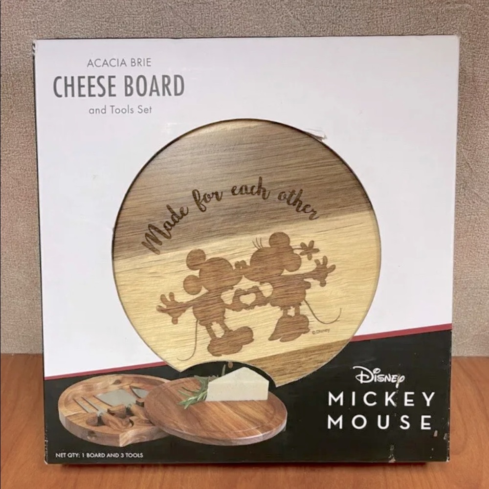 Disney Classics Mickey and Minnie Mouse Brie Acacia Wood Cheese Board Set